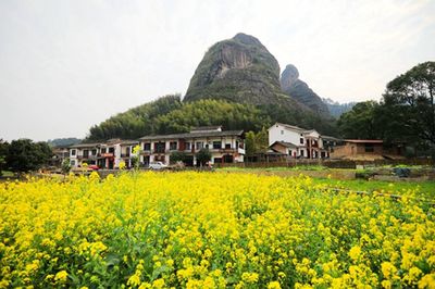 崀山景區(qū)今日恢復(fù)開放，至年底全國醫(yī)護(hù)人員可免票游覽